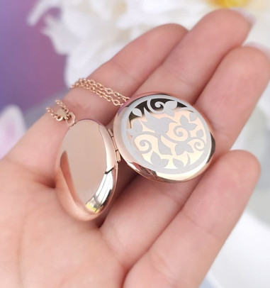 Collar Relicario Dorado Rosa Acero Circular Incluye Fotos y Grabados